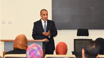 وزير الخارجية يتفقد سير العمل بقطاع التعاون الدولي