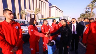  وزيرة التضامن الاجتماعي تشهد اصطفاف فرق التدخل السريع والهلال الأحمر المصري 