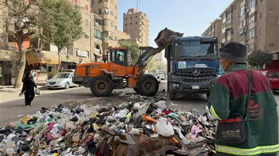 حي المنيرة الغربية بالجيزة يشن حملة نظافة وإشغالات للحفاظ على البيئة والإنضباط