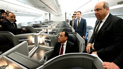 رئيس الوزراء يتفقد أول طائرة من طراز Airbus A350-900 بأسطول الناقل الوطني
