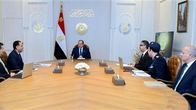 الرئيس السيسي يجتمع مع رئيس الوزراء وبعض الوزراء لمتابعة استعدادات شهر رمضان 
