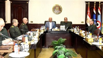 القوات المسلحة تجرى مراسم تسليم وتسلم القيادة فى تقليد عسكرى أصيل 