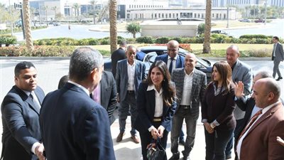 وزيرة الإسكان تصل إلى ديوان الوزارة عقب أداء اليمين الدستورية أمام الرئيس