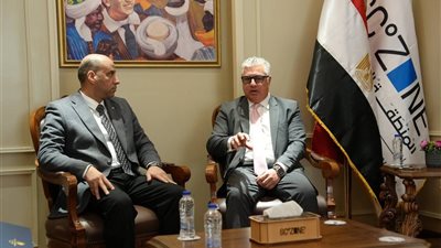  رئيس اقتصادية قناة السويس يستقبل وزير العمل لبحث التعاون والتكامل بين الجانبين