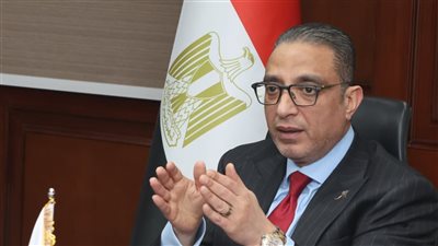 محافظ الجيزة يعقد اجتماعًا لتطوير منظومة النظافة ويضع الملف علي رأس الأولويات 