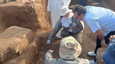 بعثة أثرية مصرية تكشف عن مبنى من الحجر الجيري لمعبد الملك أبريس 