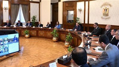 رئيس الوزراء يوجه المحافظين بالعمل جديا على تعزيز تواصل أعضاء الهيئات البرلمانية 