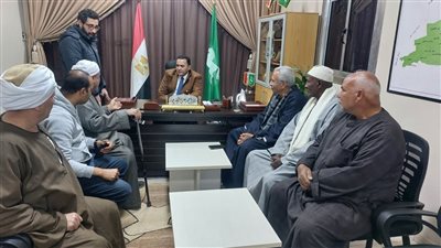 رئيس مركز ومدينة كفر صقر يستمع لشكاوى المواطنين ويوجه بحلها فوراً 