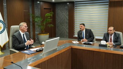وزير البترول يعقد اجتماعاً مع مجلس إدارة هيئة الثروة المعدنية والصناعات التعدينية