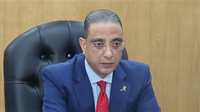 محافظ الجيزة يوجه بالالتزام بالجداول الزمنية ودفع عجلة المشروعات