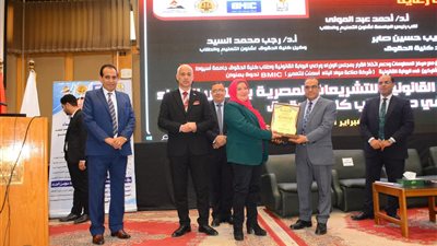 بالتعاون مع مجلس الوزراء..جامعة أسيوط تمنح 2500 طالب اشتراكاً في