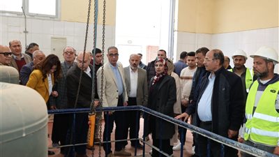 محافظ الجيزة يجري تجارب التشغيل الأولية بمحطة رفع الصرف الصحي بقرية دهشور 
