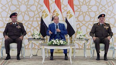 أدى السيسي صلاة الجمعة بمسجد المشير طنطاوي احتفالاً بذكري العاشر من رمضان 