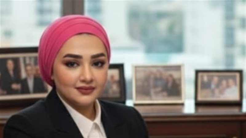 الصحفية آية علاء