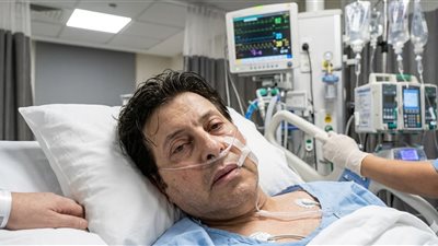 بعد الجراحة الدقيقة...تطورات مقلقة في حالة هاني شاكر والزيارة ممنوعة