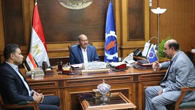 محافظ السويس يلتقي رئيس الإدارة المركزية للمنطقة الحرة