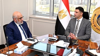 وزير الصناعة يبحث مع المدير التنفيذي لمجموعة الدول العربية سبل تعزيز التعاون