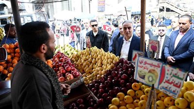 رئيس حماية المستهلك يقود حملة بالأسواق بمنطقتي بولاق الدكرور وناهيا لضبط الأسعار
