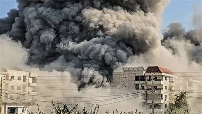 غارة إسرائيلية عنيفة استهدفت مبنى في مدينة صور الساحلية جنوبي لبنان