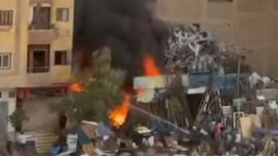 حريـق هائل يلتهم مخزن خردة وفرز قمامة في العمرانية بمحافظة الجيزة 