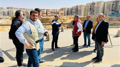 رئيس جهاز حدائق أكتوبر يتابع أعمال الصيانة والتجميل بكمبوند دار مصر