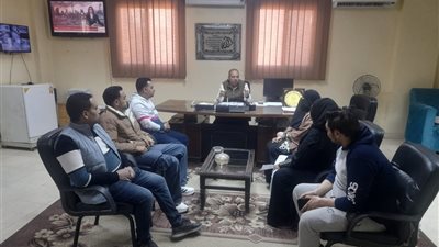رئيس مدينة أبوالنمرس بالجيزة يعقد إجتماعًا بالمواطنين لفحص شكواهم لإزالة أي عقبات