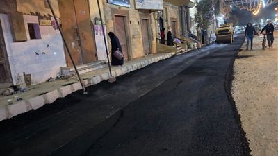 الخطة الإستثمارية رئيس مدينة أبو النمرس بالجيزة يتابع رصف شارع الحيطة بشبرامنت