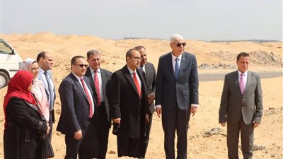 رئيس جامعة المنوفية يتابع أعمال سور أرض التوسعات بمدينة السادات