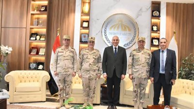 رئيس جامعة مدينة السادات يستقبل المستشار العسكري لمحافظة المنوفية لتهنئتة بمنصه الجديد 