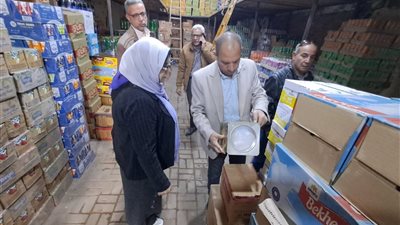 رئيس مدينة أبو النمرس يمر على مستودعات البوتاجاز والمحال التجارية لمراقبة الأسعار