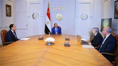 اجتمع الرئيس السيسي مع الدكتور مصطفى مدبولي ورئيس هيئة قناة السويس