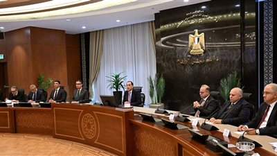 رئيس الوزراء يعقدُ اجتماعاً مع رؤساء الغرف الصناعية والتجارية