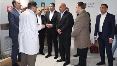 محافظ السويس يفاجيء المجمع االطبي لمتابعة مستوى الخدمات