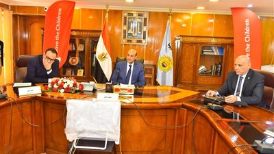محافظ أسيوط يترأس اجتماع اللجنة الاستشارية للتنسيق مع منظمة إنقاذ الطفل 