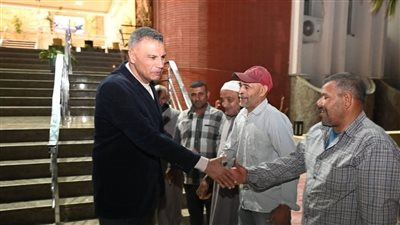 محافظ جنوب سيناء يدخل البهجة علي عمال طور سيناء قبل عيد الفطر 