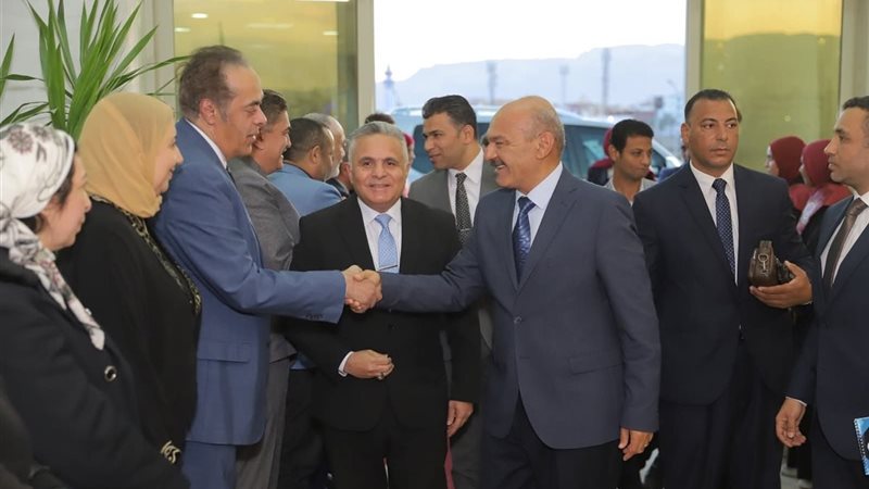 جامعة السويس تحيي