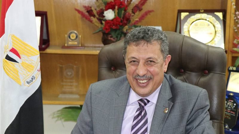 الأستاذ يوسف الديب