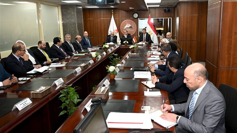 وزراء الصناعة والاستثمار