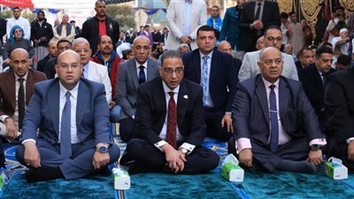 محافظ الجيزة يؤدي صلاة عيد الفطر المبارك بساحة مسجد مصطفى محمود ويهنئ المواطنين