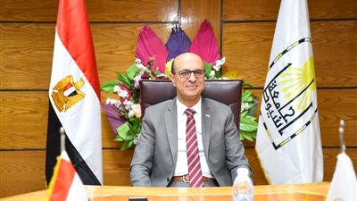 رئيس جامعة أسيوط يهنئ أمهات مصر بعيد الأم