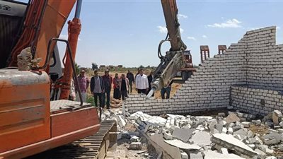 نائب محافظ السويس يضبط3 حالات تعدي علي أراضي الدولة بحي الجناين