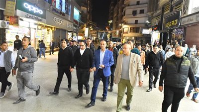 سيرًا على الأقدام محافظ أسيوط يقود حملة لرفع الإشغالات بحي شرق وغرب