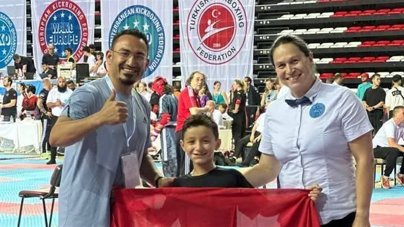 البطل الناشئ عبد