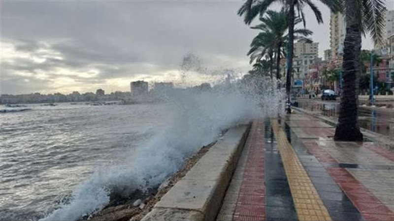 تقرر إغلاق ميناء