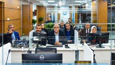 محافظ الإسكندرية يُدير غرفة 