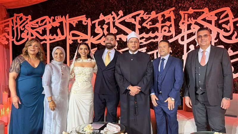 هبة قطب تحتفل بعقد