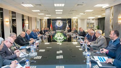 وزير الدولة للإنتاج الحربي يبحث مع محافظ القاهرة مستجدات التعاون المشترك 