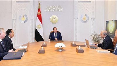 السيسي يجتمع مع الحكومة لاستعراض موقف المشروعات في مجال الطاقة الجديدة والمُتجددة