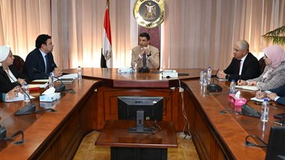 وزير الصناعة يقود خطة لدعم الحرف التراثية وتعزيز تنافسية المنتج المصري عالمياً 