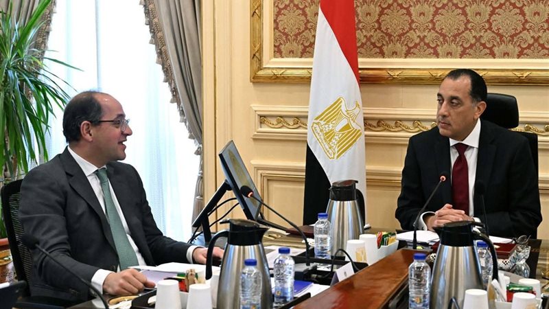 رئيس الوزراء يتابع